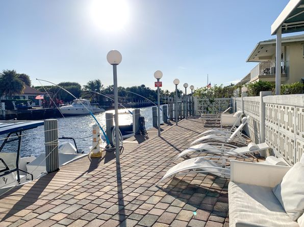 2900 NE 30th St APT 9D