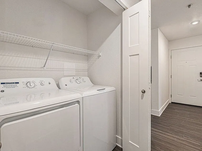 Signature Pointe Apartment Homes — Photo 26