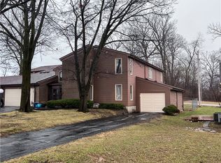 29 Shorewood Dr S, Danville, IL 61832