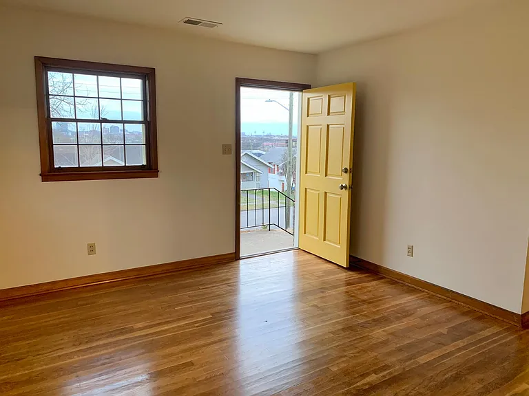1615 E Glenwood Ave NE — Photo 6