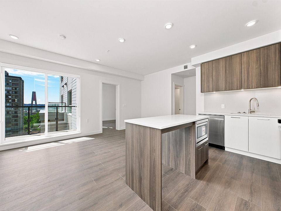 1st image of 82 1st St #522