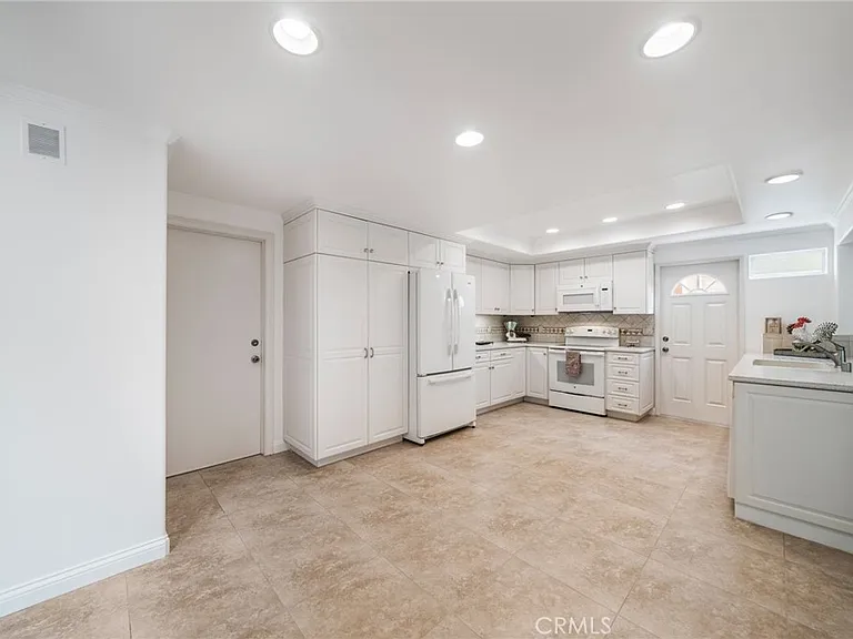 24382 Macedo Dr — Photo 12