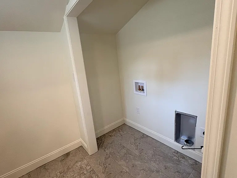 211 Dartmouth St — Photo 5