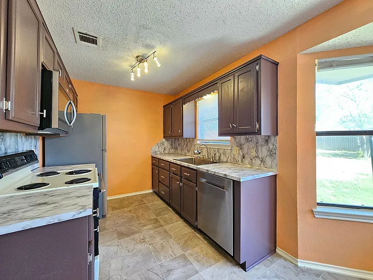 1507 Nina Dr — Photo 10