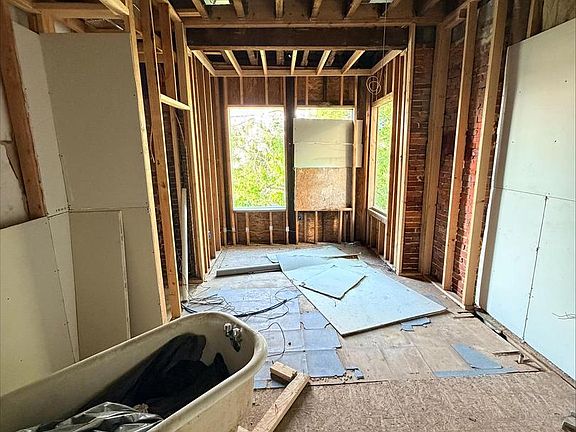 3rd image of 3023 W Diamond St
