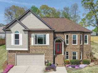 1025 Julius Dr, Suwanee, GA 30024