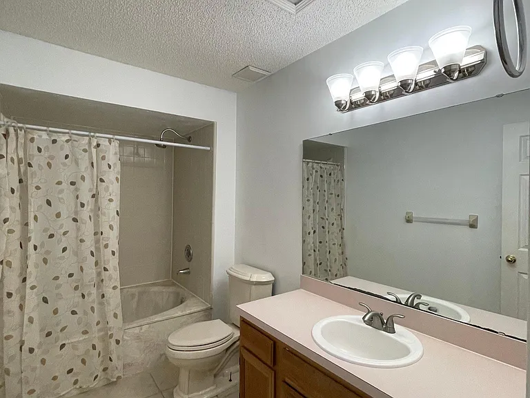 12089 Cobblewood Ln N — Photo 18