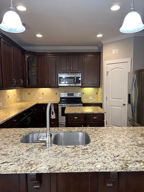 Fantastic gourmet kitchen with great storage - 108 Bellingdon Dr