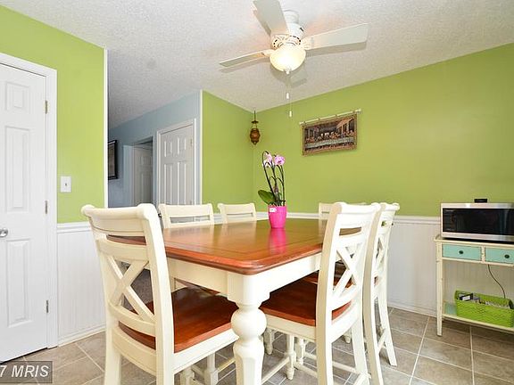 4th image of 1333 Foxglove Sq