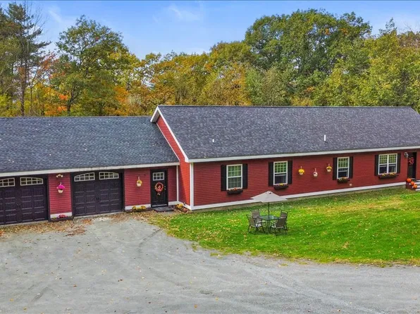 375 Grapevine Lane, Pownal, VT 05261