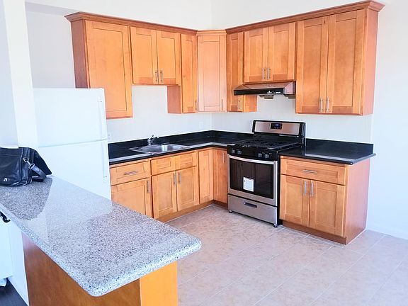 4th image of 760 6th Ave APT 6