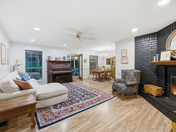 4th image of 7109 S Peach Ave