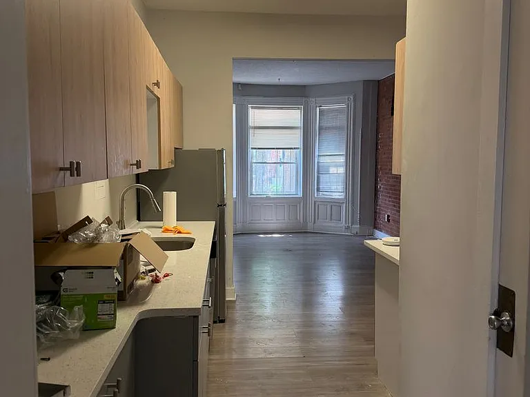 The Elm at 104 Howe St! — Photo 51