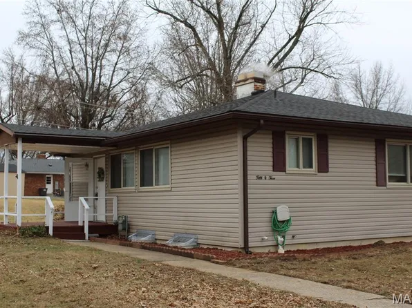 5003 Cavalier Ct, Godfrey, IL 62035