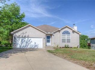 906 SW Abar Dr, Grain Valley, MO 64029