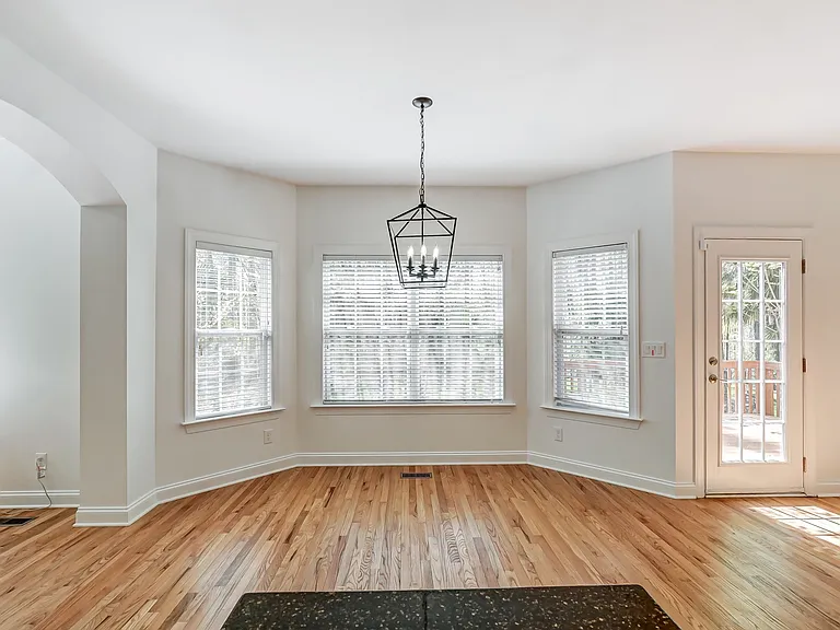 1024 Patricians Ln — Photo 18