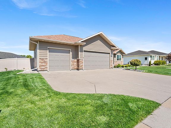 3rd image of 1505 Rockwell Trl