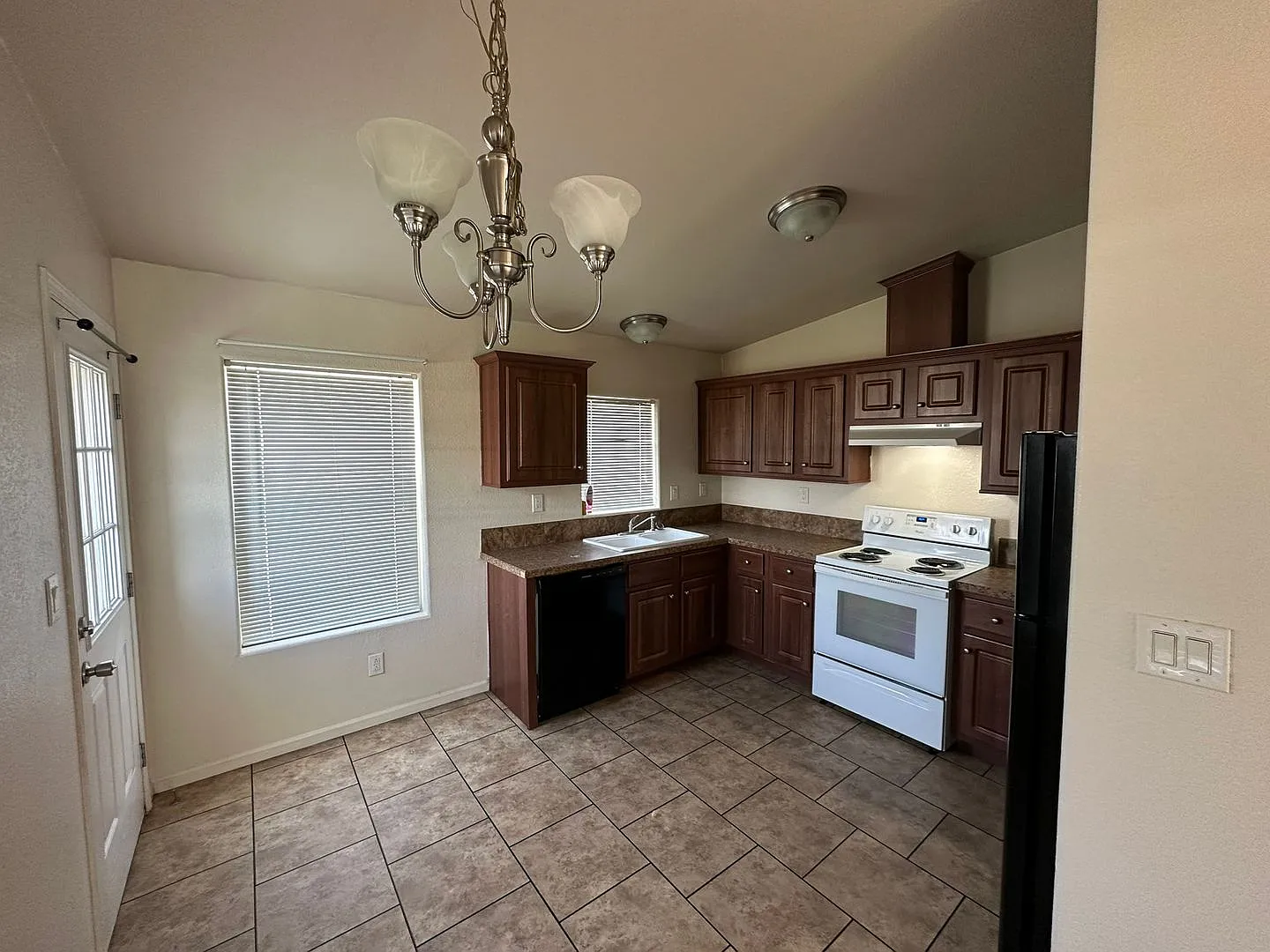 3 Bed 2 Bath Duplex — Photo 2