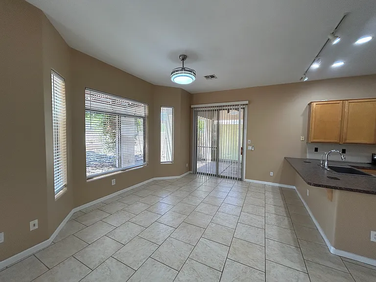 2041 E Fawn Dr — Photo 20