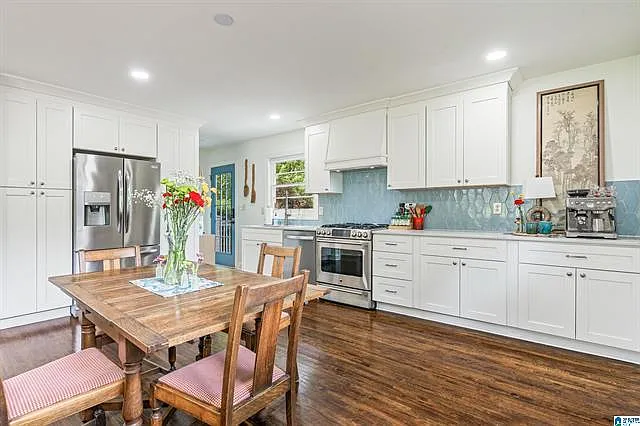 320 Willow Bend Rd — Photo 4
