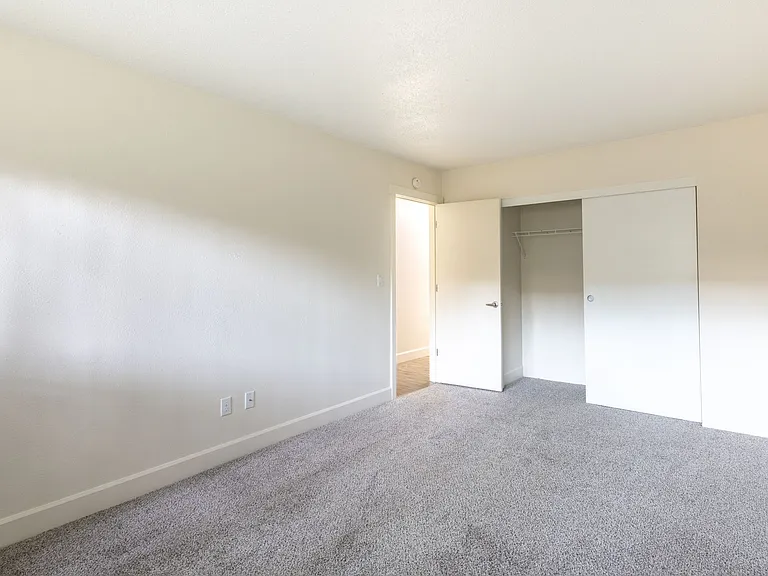 Beverly Grove Apartments — Photo 42