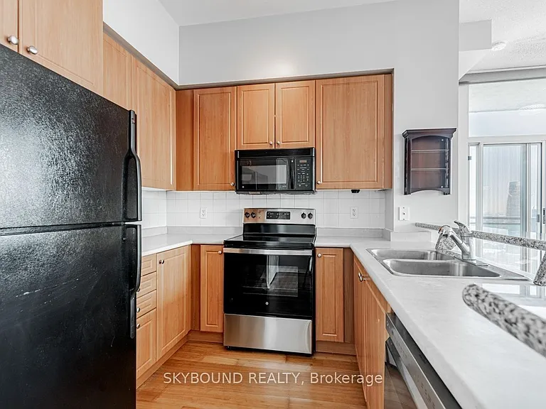 220 Burnhamthorpe Rd W #3202 — Photo 8