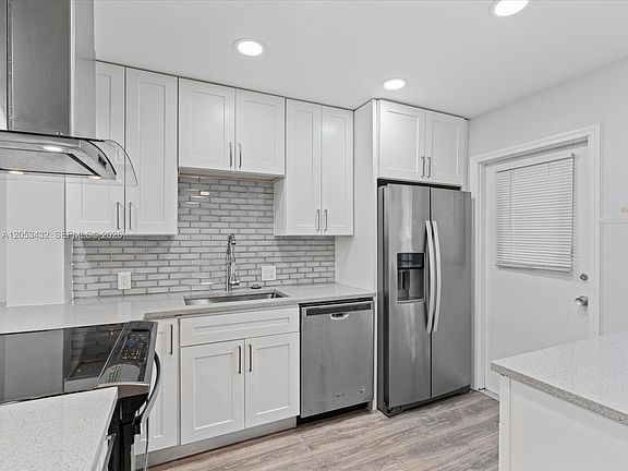 4th image of 3150 N Palm Aire Dr APT 406