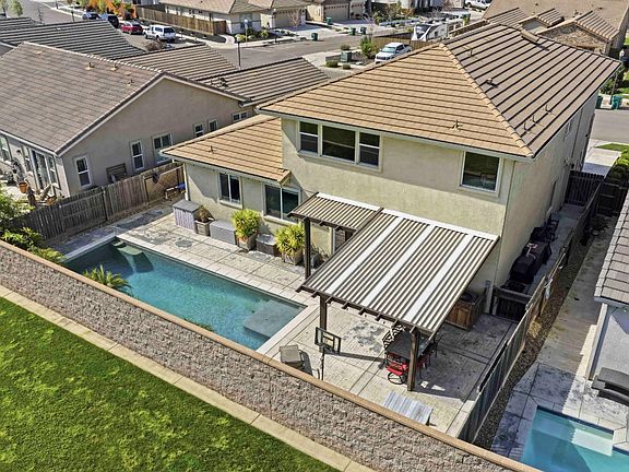 4th image of 2012 Van Ruiten Dr