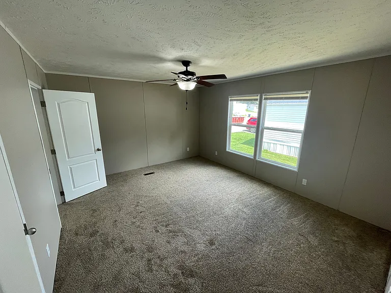 Amherst Ridge — Photo 16