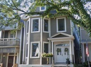 1045 W Grace St APT 1, Chicago, IL 60613