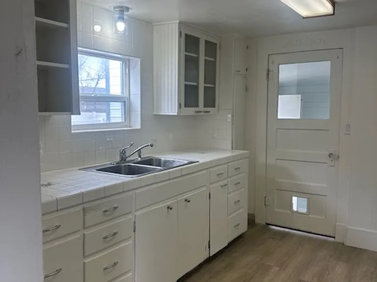 726 N 11th Ave — Photo 9