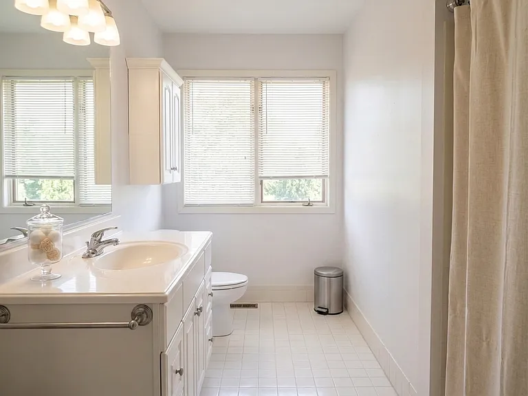 81 E Thomas Ct — Photo 12