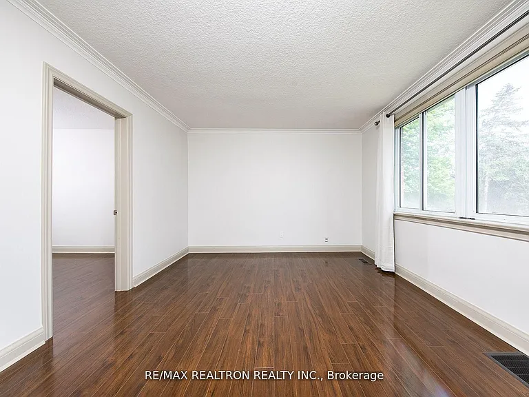 24 Highland Park Blvd — Photo 10