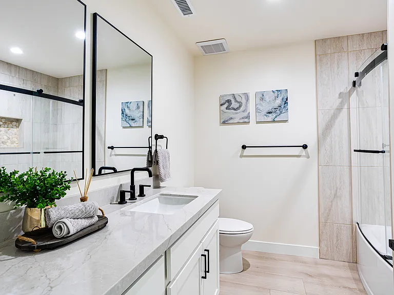 1012 S Mollison Ave — Photo 18