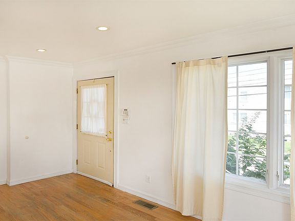 3rd image of 248-12 43rd Ave