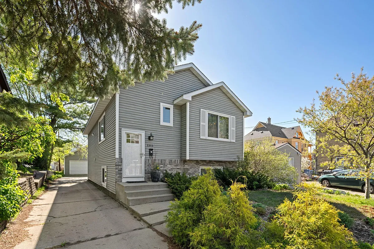 Building Photo - 1313 3rd St NE