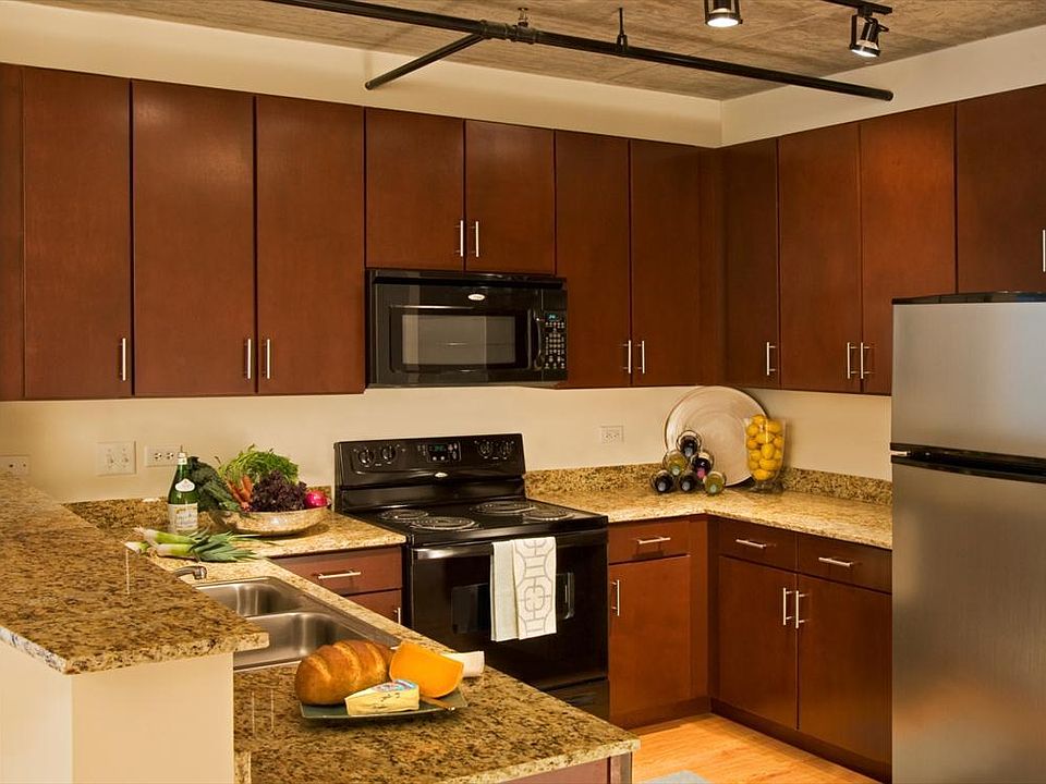 2nd image of 885 S Clark St #910