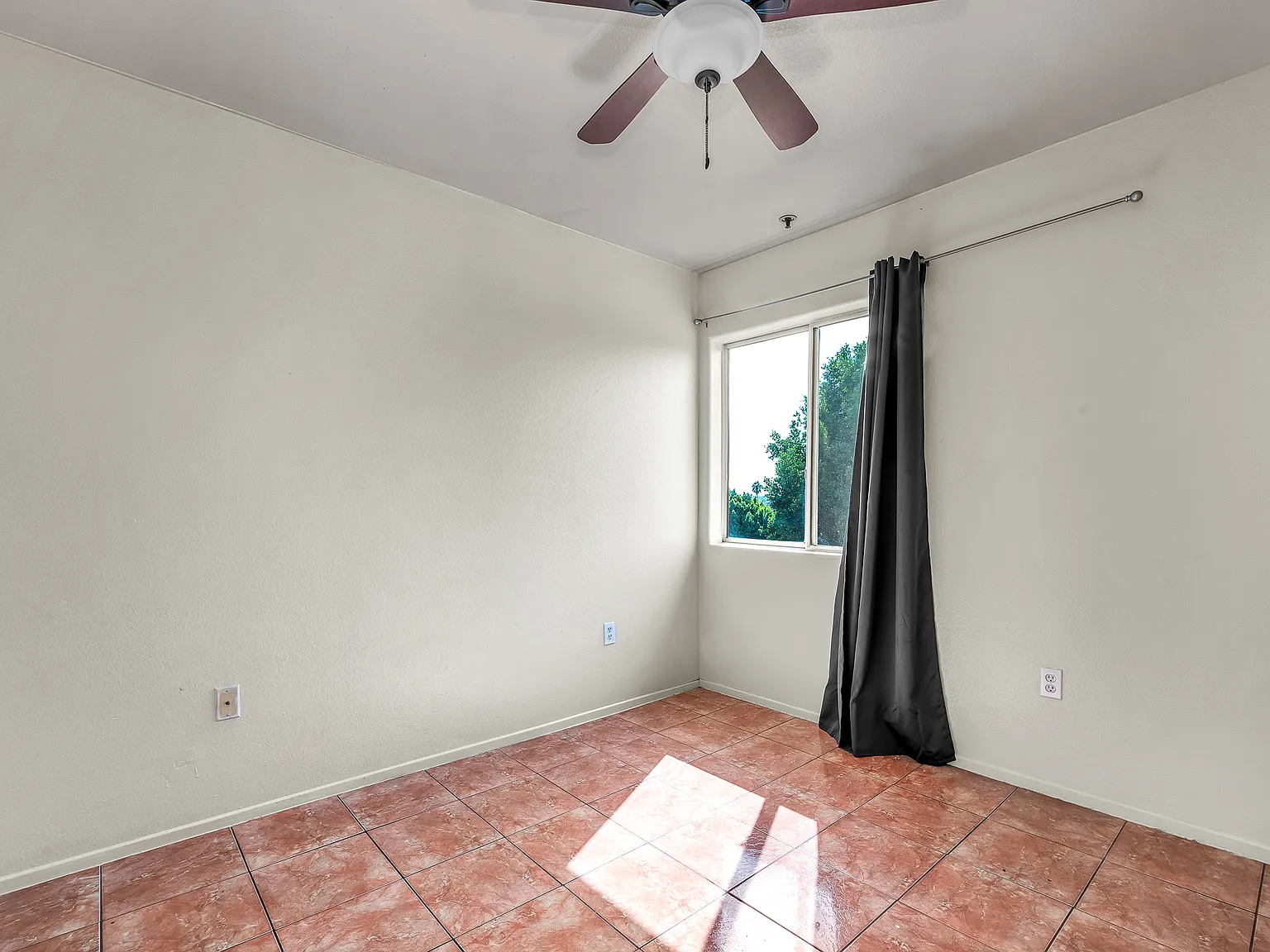4 bed, 1100 sqft, $3,550 — Photo 4