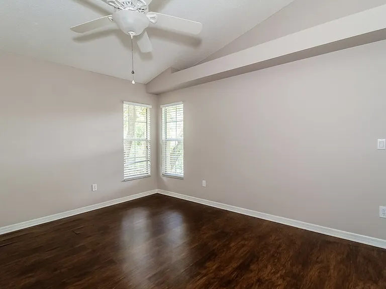 996 Maple Ct — Photo 9