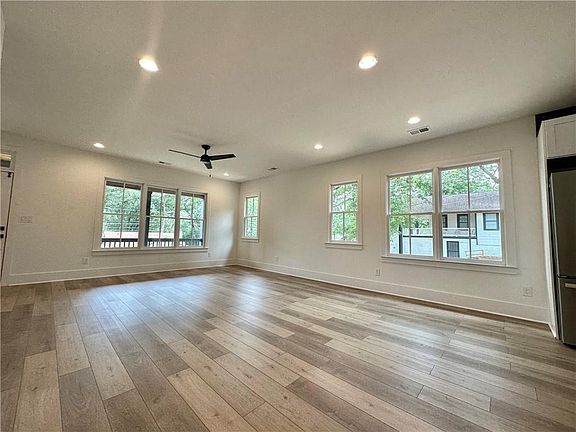 3rd image of 192 Claire Dr SE