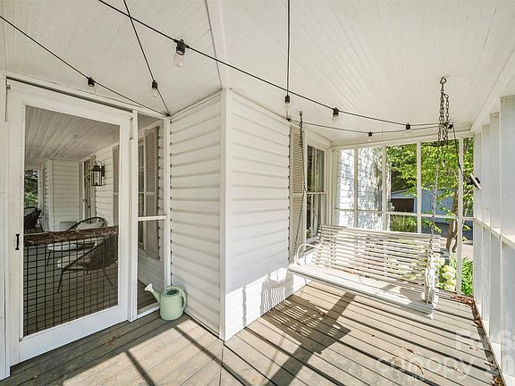 3rd image of 825 Montgomery Ave #1