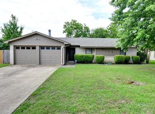 1112 Trammell Dr, Benbrook, TX 76126