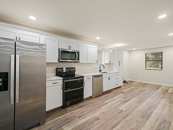 4th image of 8524 Lincrest Dr W