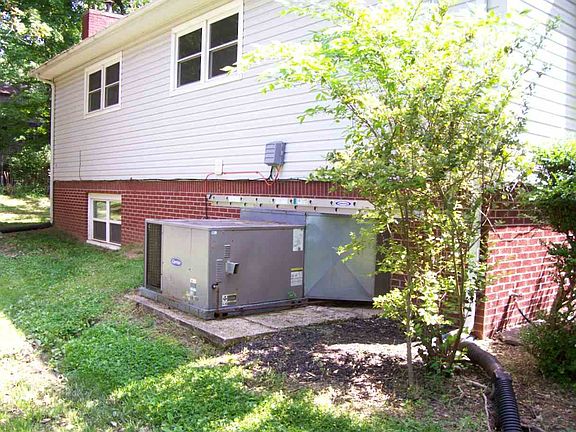 3rd image of 801 Macedonia St