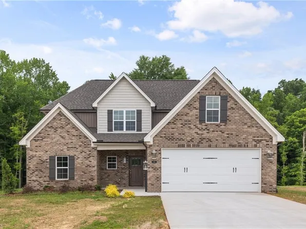 333 Enclave Dr, Clemmons, NC 27012