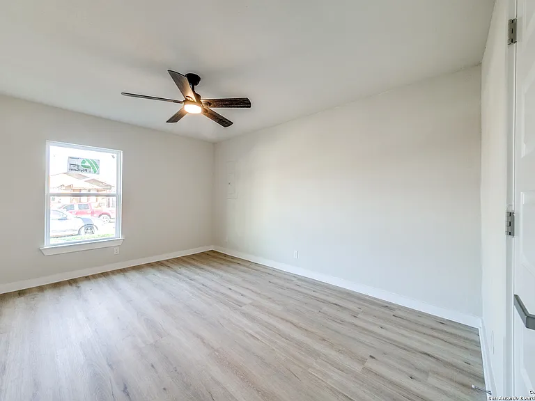 1414 Burleson St — Photo 14