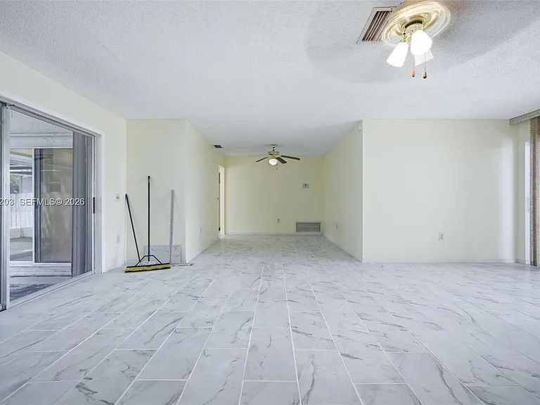 920 NW 92nd Ave — Photo 34