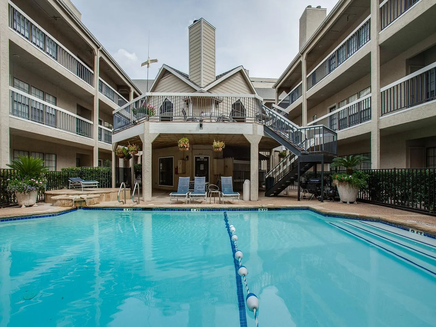 Spacious 2 bedroom-2 bath -Condo — Photo 1