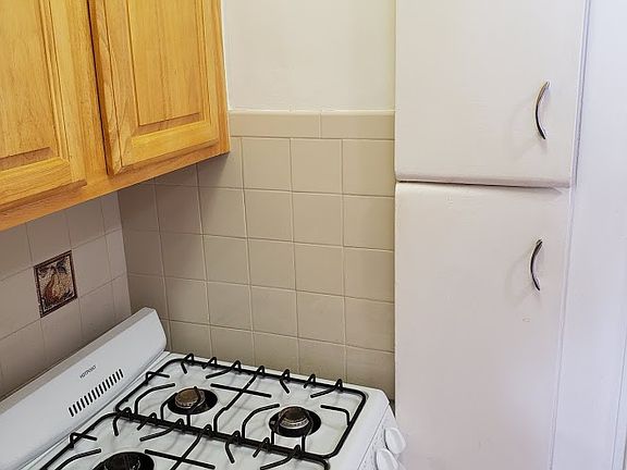 5th image of 76-26 113th St APT 3B