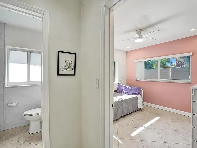 1036 NE 9th Ave — Photo 24